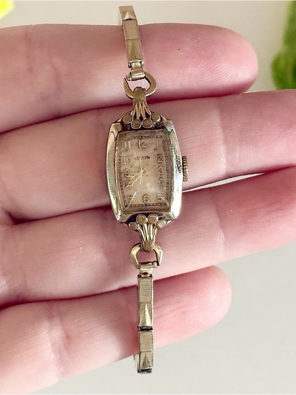 Antique Elgin Art Deco Dainty Gold Rectangular Mechanical Expansion Watch WORKS!